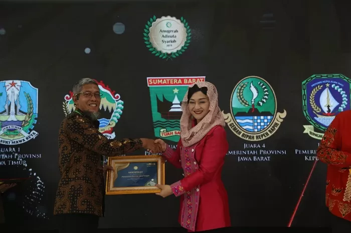 Pemprov Jateng menerima empat kategori  Anugerah Adinata Syariah dari KNEKS. (Foto; Istimewa)
