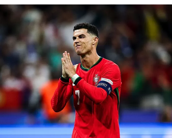 Gestur minta maaf Cristiano Ronaldo pada pertandingan Portugal VS Slovenia di babak 16 besar EURO 2024. (Foto: Instagram @cristiano)