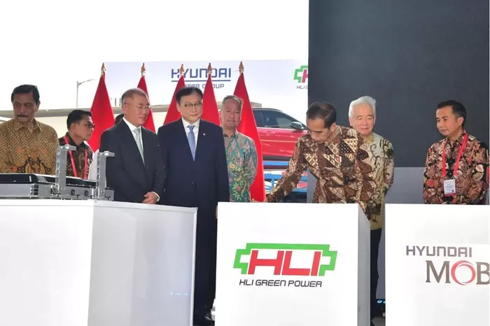 Jokowi meresmikan pabrik baterai kendaraan listrik di Karawang. (Foto: Instagram @jokowi)