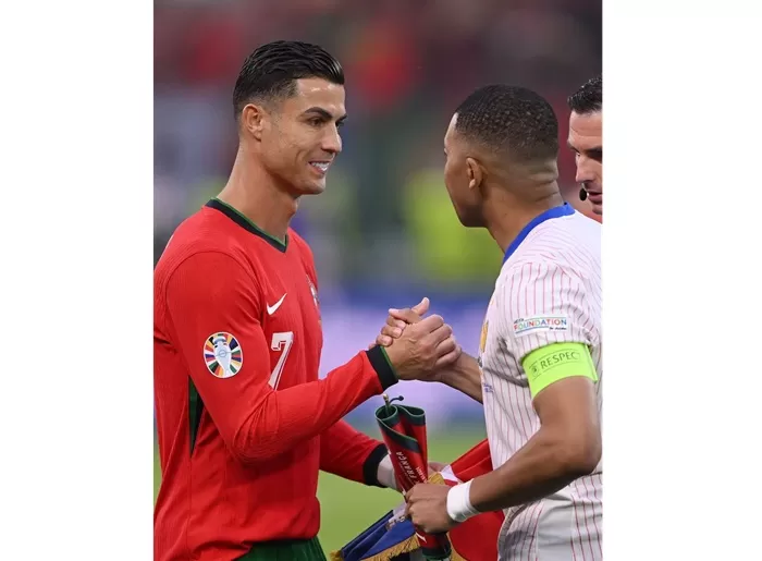 Cristiano Ronaldo dan Kylian Mbappe dalam laga Portugal VS Prancis di babak perempat final EURO 2024. (Foto: Instagram @euro2024)