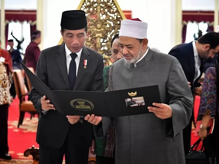 Momen Presiden Jokowi bersama Grand Syekh Al-Azhar. (Foto: Instagram @jokowi)