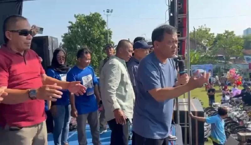 Cagub Jateng Ahmad Luthfi, saat menghadiri acara jalan sehat di di Lapangan Desa Pondok, Kecamatan Grogol, Kabupaten Sukoharjo. ( Foto: Tangkapan video)