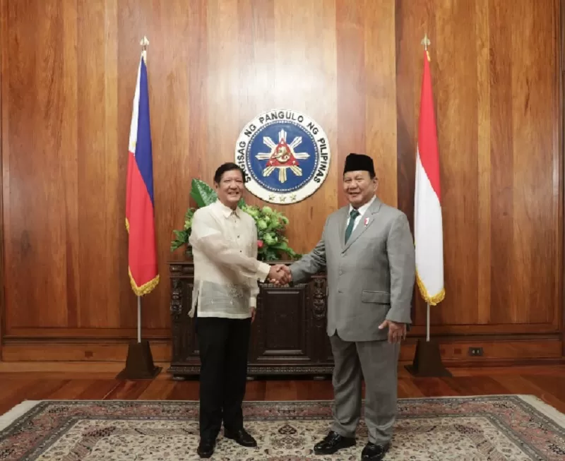 Menhan Prabowo Subianto, bersama Presiden Filipina, Ferdinand "Bongbong" Romualdez Marcos Jr, di Istana Malacanang, Manila, Jumat (20/9/2024).  (Foto: Biro Humas Setjen Kemhan)