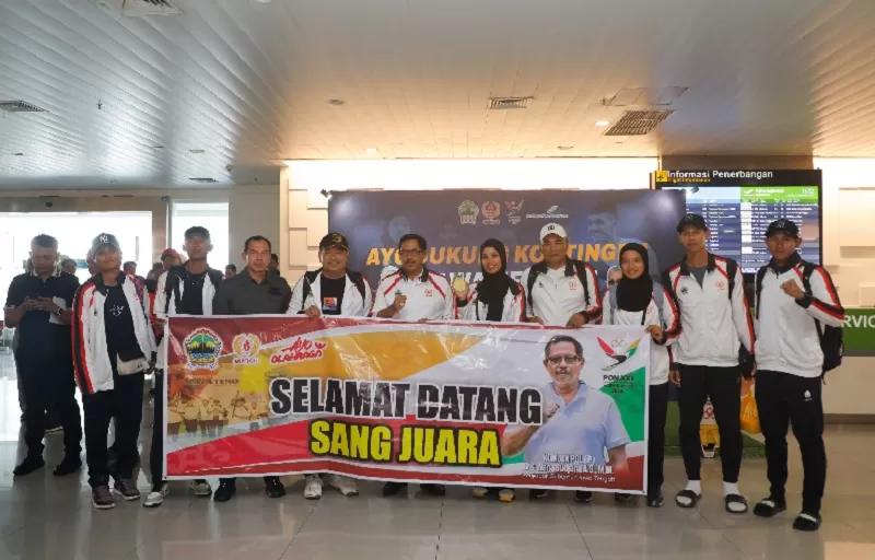 Pj Gubernur Jateng Nana Sudjana saat menyambut kepulangan kontingen Jateng dari PON Aceh-Sumut 2024. (Foto: Humas Pemprov)