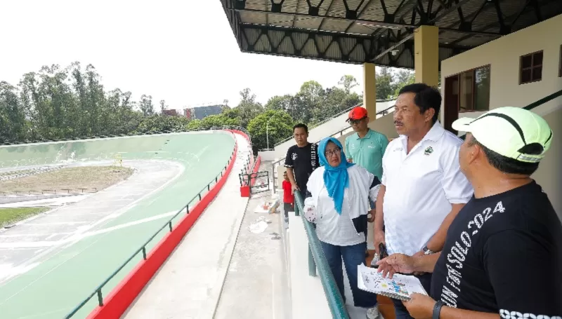 Pj Gubernur Jateng Nana Sudjana, meninjau salah satu venue pertandingan Peparnas 2024 di Wilayah Solo Raya, Minggu (22/9/2024). (Foto: Humas Pemprov)