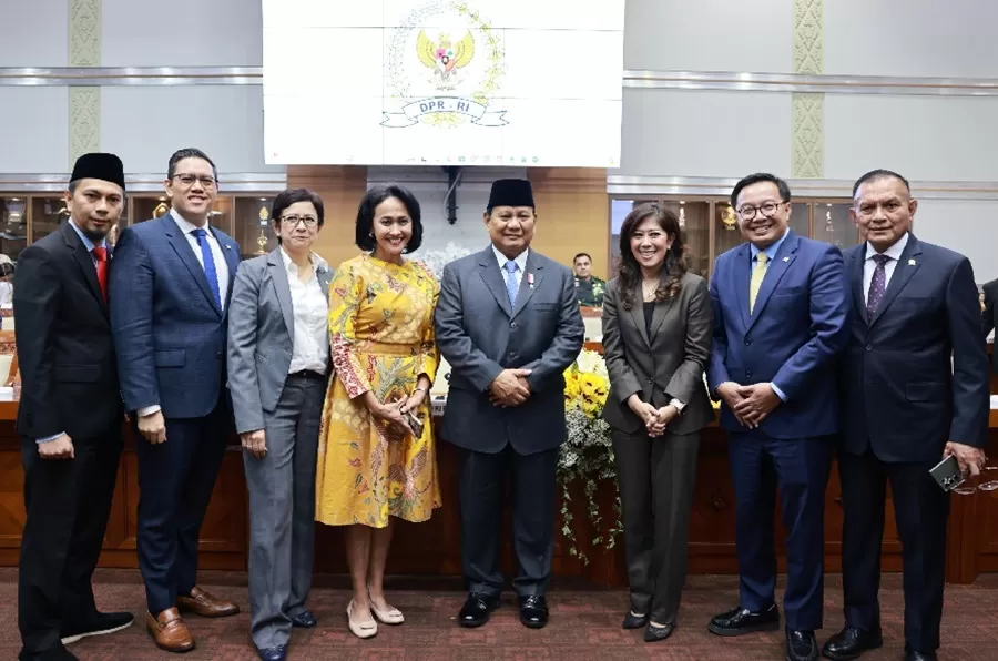 Potret Menhan Prabowo Subianto (rengah) berama pimpinan Komisi 1 DPR RI, Rabu (25/9/2024).  (Foto: Dok. Tim Prabowo)