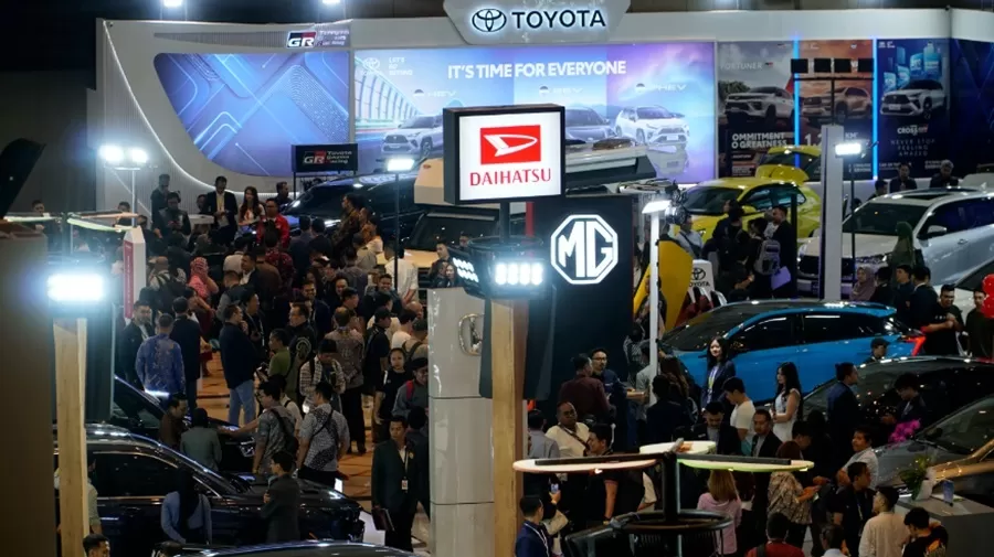 Potret pameran otomotif bertajuk GIIAS 2024 ramai diadati pengunjung. (Foto: Dok. GIIAS 2024)