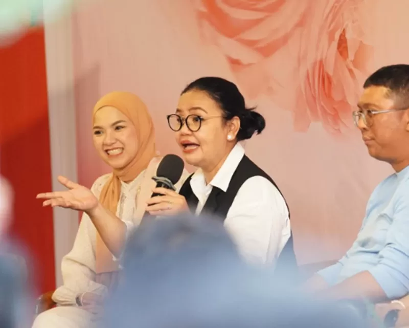 Calon Wali Kota Semarang, nomor urut 1, Agustina Wilujeng Pramestuti (tengah), dalam acara Program 'Perempuan Mendengar' bahas soal Mental Health, Sabtu (28/9/2024). (Foto: Instagram/@agustinawilujengp)