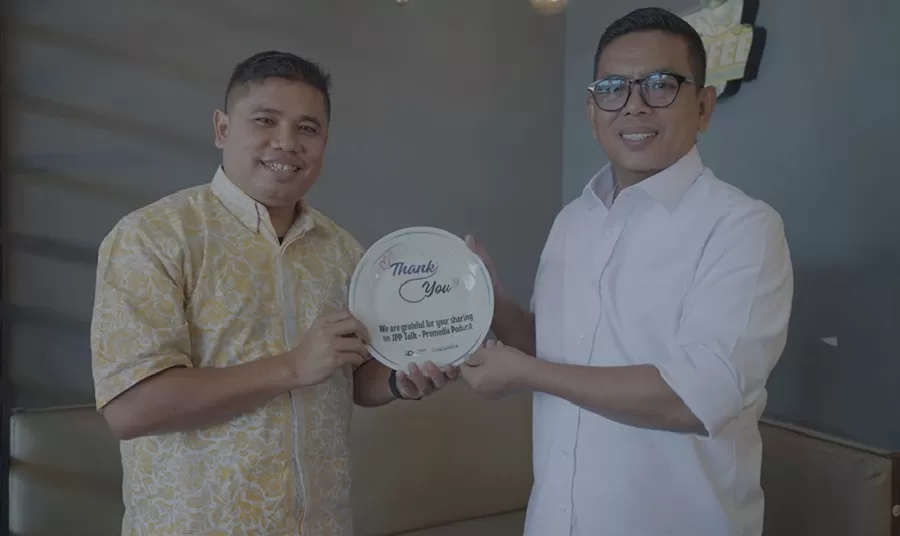 Calon Gubernur Provinsi Banten 2024, Andra Soni (kanan), pada program Podcast JPP Talks di Jakarta yang digelar Promedia TV bersama Ketua Jaringan Pemred Promedia (JPP) Sunardi Panjaitan (kiri). (Foto: Dok. JPP Talks)