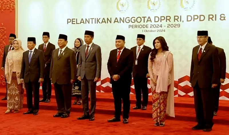 Potreti Presiden Jokowi bersama Prabowo Subianto, saat menghadiri pelantikan Angota DPR periode 2024-2029, Senin (1/10/2024) (Foto: Dok. Tim Prabowo)