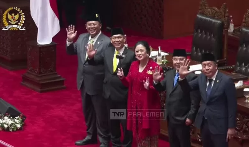 Potret Ketua DPR periode 2024-2029 Puan Maharani, bersama 4 wakilnya, Selasa (1/10/2024). (Foto: Tangkap layar TV Parlemen)