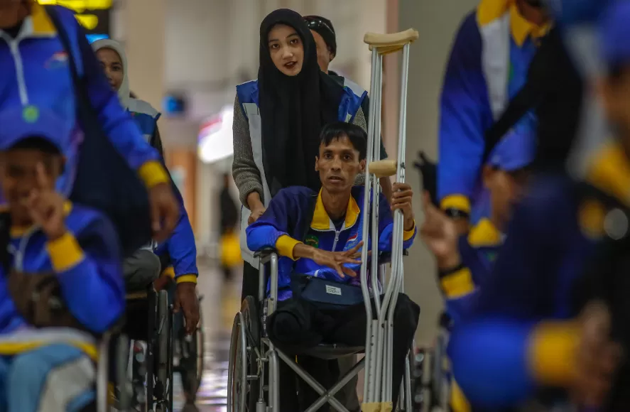 Peparnas XVII Solo 2024: Atlet paralimpiade Kalimantan Timur tiba di Bandara Adi Soemarmo, Boyolali, Rabu (2/10/2024).  (Foto: PB PEPARNAS/Yoma Times Suryadi)