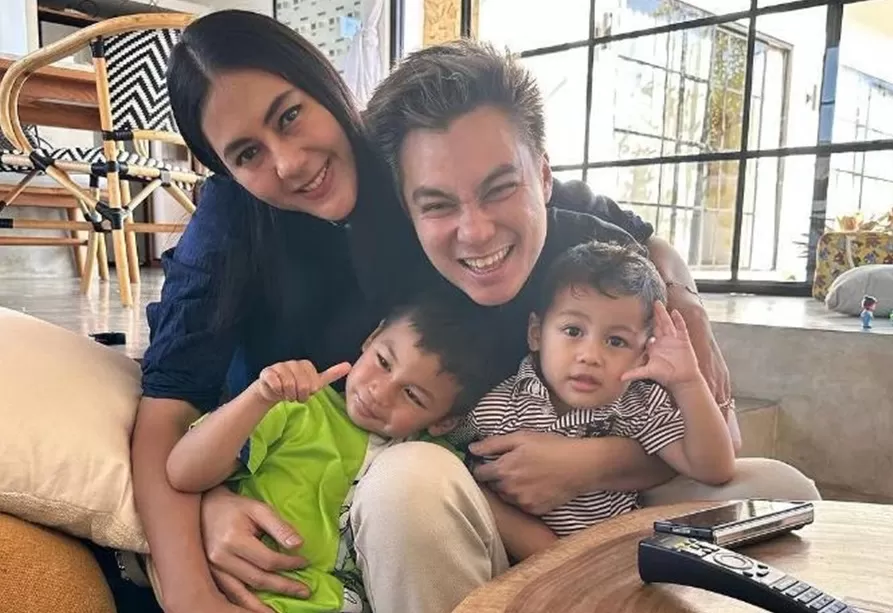 Potret keluarga Baim Wong dan Paula Verhoeven yang diterpa masalah perceraian, pada Selasa, 8 Oktober 2024. Simak pengakuan kedua pihak.  (Foto: Instagram.com/@baimpaulachannel)