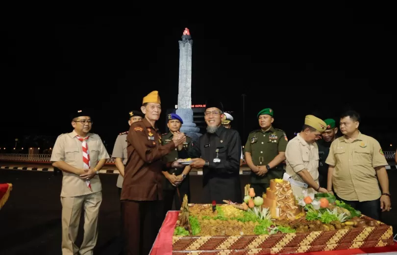 Sekda Jateng, Sumarno, pada Peringatan Lima Hari Pertempuran di Semarang, di kawasan Tugu Muuda Semarang, Senin (14/10/2024). (Foto: Humas Pemprov)