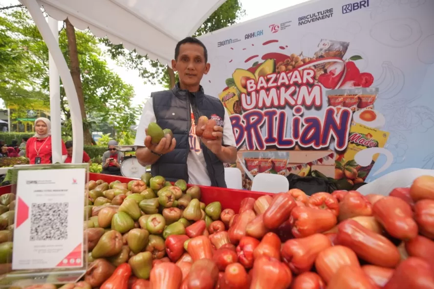 Potret SIswadi, pengusaha jambu citra di Kudus, Jateng. Sukses berkat pemberdayaan BRI. (Foto: Dok. BRI)