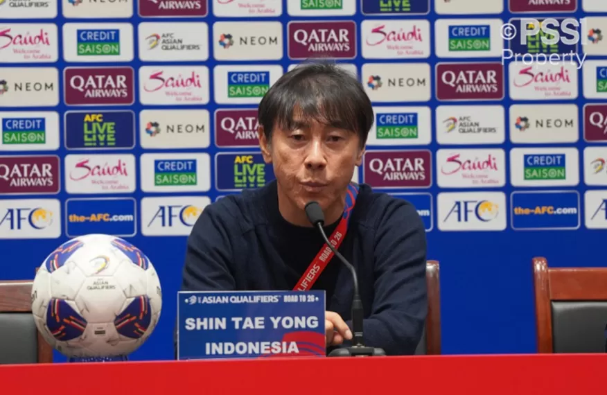 Pelatih Shin Tae-yong, dalam sesi konferensi pers seusai laga Timnas Indonesia vs China, Selasa (15/10/2024) malam. (Foto: Dok. PSSI)