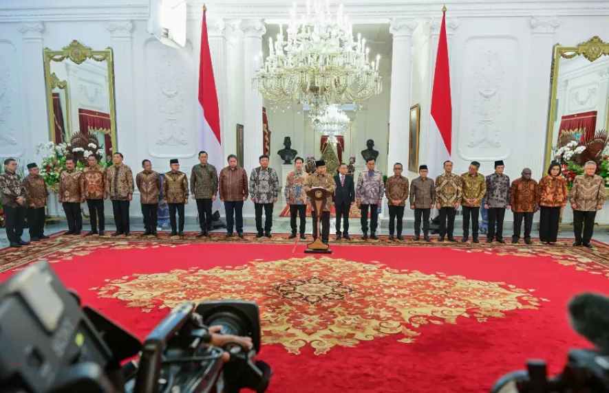 Potret Presiden Prabowo Subianto, umumkan susunan Kabinet Merah Putih, di Istana Merdeka, Minggu (20/10/2024) malam. (Foto: Setneg)