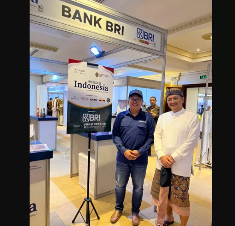 Stan BRI yang memamerkan lma produk UMKM Binaan BRI di ajang Pameran 'Amazing Indonesia' di Hotel Al Mutlaq, Al Madinah Road, Jeddah, pada 26-28 September 2024. (Foto: Dok. BRI)