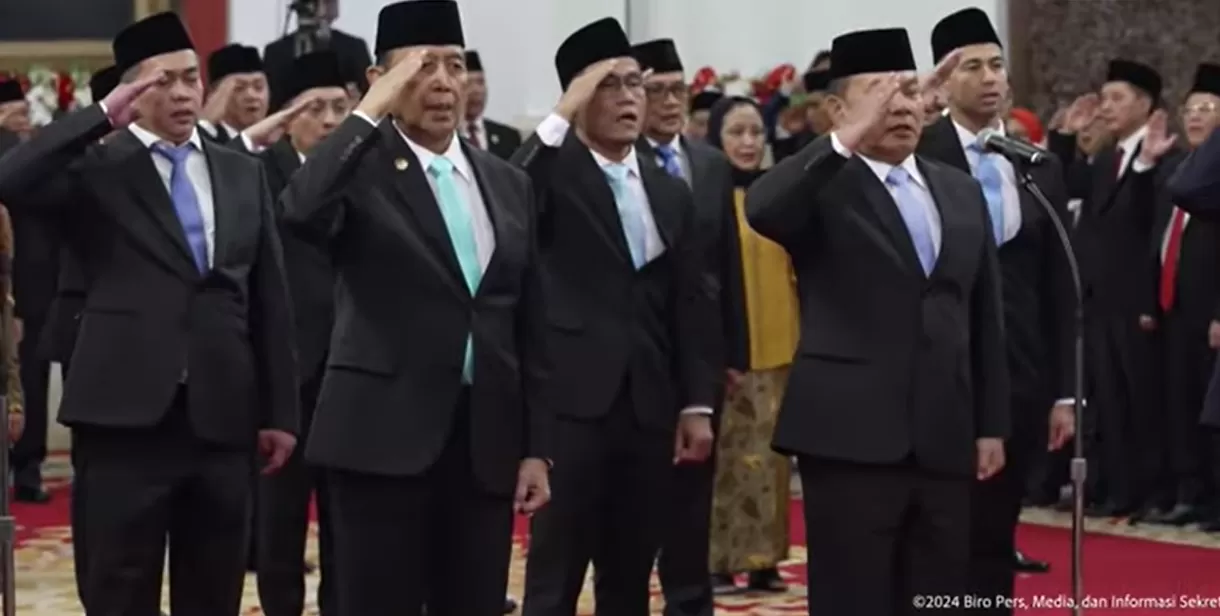 Suasana pelantikan Penasihat Khusus, Utusan Khusus, dan Staf Khusus Presiden, di Istana Negara, Jakarta, pada Selasa (22/10/2024). (Foto: Tangkapan layar YouTube BPMI Setpres)