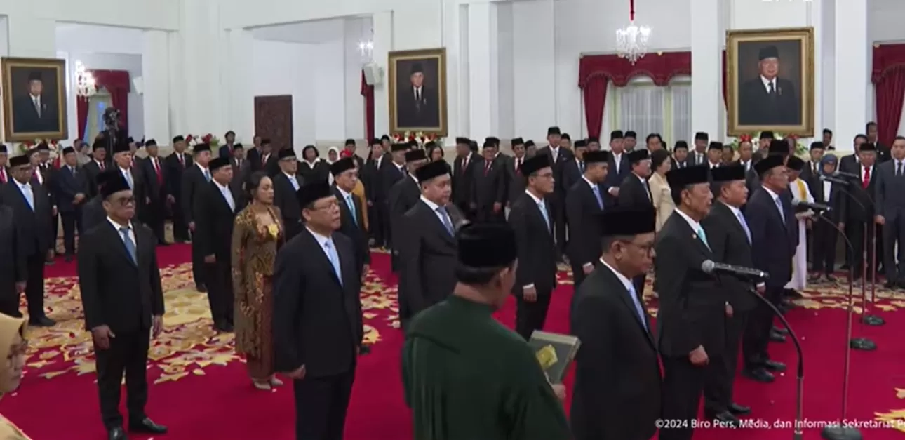 Suasana pelantikan sejumlah pejabat negara oleh Presiden Prabowo, di Istana Negara, Jakarta, pada Selasa (22/10/2024). (Foto: Tangkapan layar YouTube BPMI Setpres)