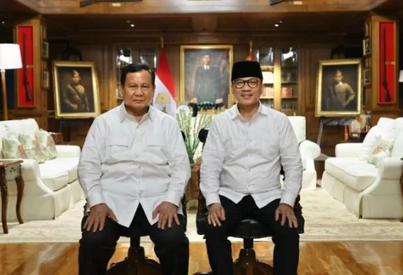 Potret Menteri Desa Yandri Susanto (kanan) yang disentil mahfud MD atas dugaan pemakaian Kop Surat Kementerian Desa (Kemendes). (Foto: Instagram.com/@yandri_susanto)