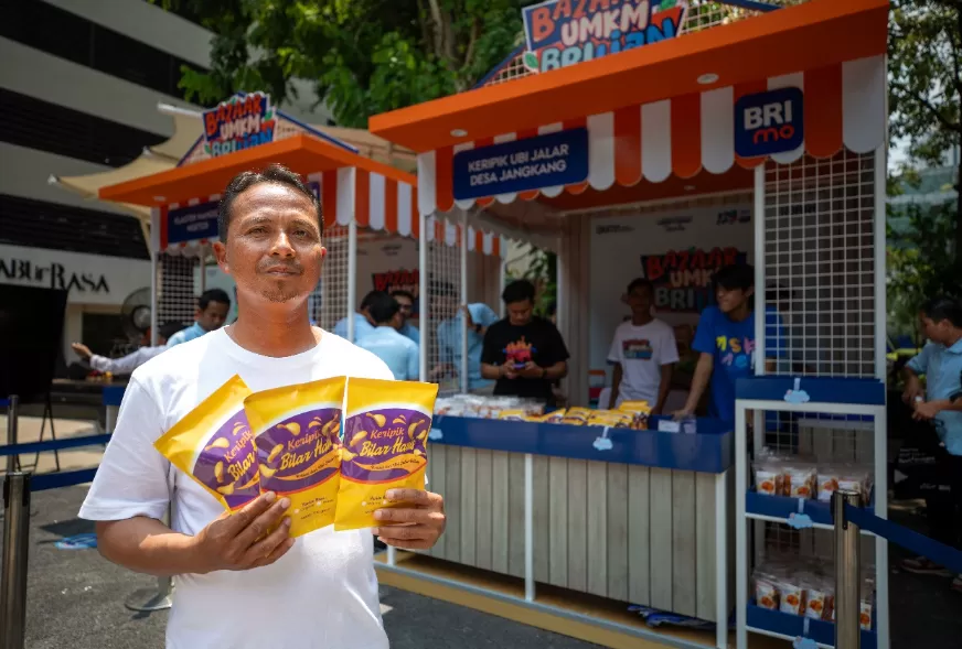 Produk Keripik Ubi Jalar dipasarkan pada Bazaar UMKM BRILiaN di Area Taman BRI, Jakarta, Jumat (18/10/2024). (Foto: Dok. BRI)