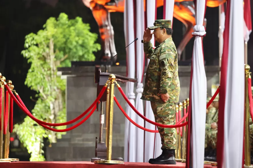 Presiden Prabowo saat menjadi Inspektur Upacara Para Senja dan dan Penurunan Bendera Merah Putih di Akademi Militer (Akmil) Magelang, Jateng, Jumat (25/10/2024) petang (Foto: Tim Prabowo)