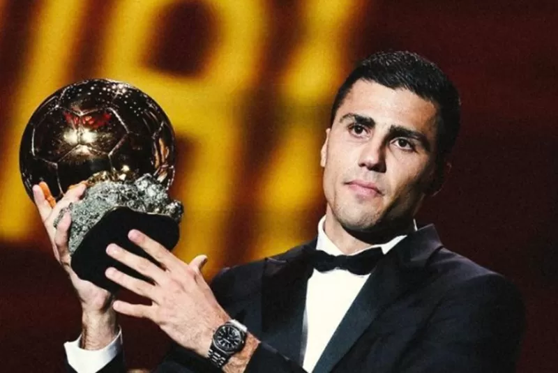 Potret Rodri raih penghargaan Ballon d&rsquo;Or tahun 2024, simak prestasi gemilang sang gelandang bertahan andalan Timnas Spanyol dan Manchester City.  (Foto: Instagram.com/@everythingrodri)