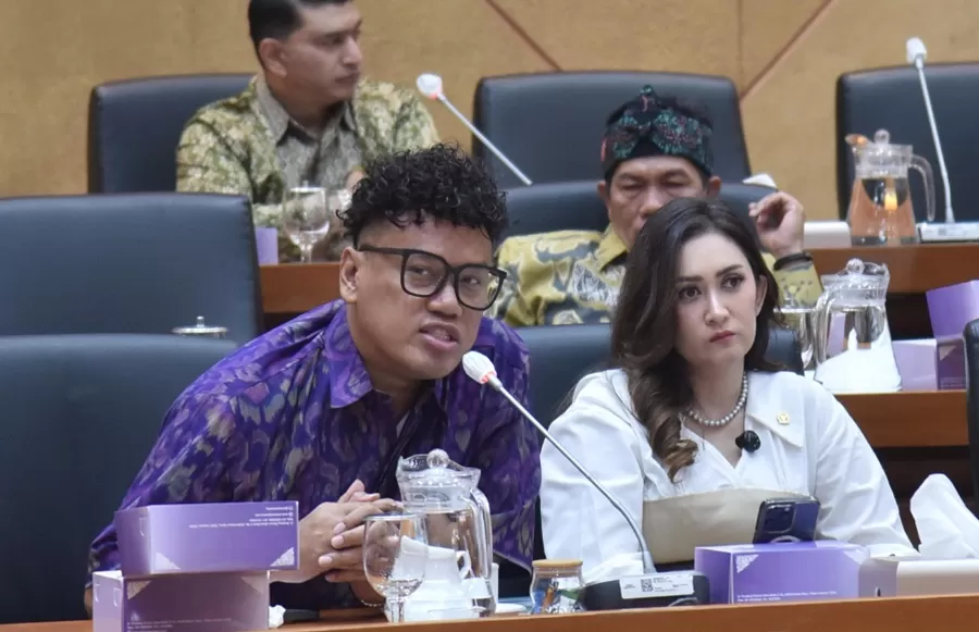 Anggota Komisi IX DPR RI Surya Hutama atau Uya Kuya saat Rapat Dengar Pendapat Komisi IX DPR RI dengan Kepala BPOM di Gedung Nusantara I, Senayan, Jakarta, Selasa (29/10/2024).  (Foto : Azka/Andri)