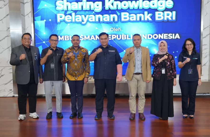 Foto bersama jajaran BRI dengan Ombudsman RI pada kegiatan sosialisasi dan edukasi tentang pencegahan maladministrasi di Radio Auditorium Brilian, Kantor Pusat BRI Jakarta. (Foto: Dok. BRI)