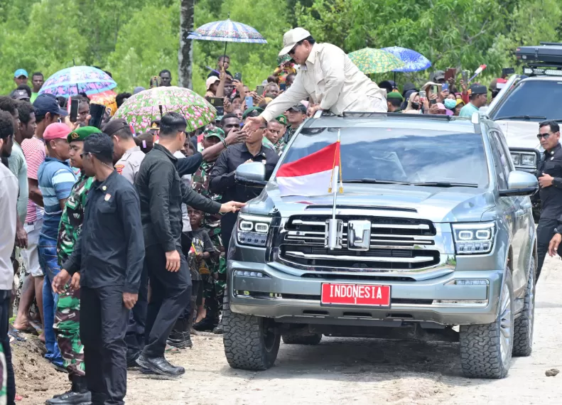 Antusias warga kabupetan Merauke, Papua Selatang mneyambut kedatnangan Presiden Prabowo Subianto, pada Minggu (3/11/2024) pagi. (Foto: BPMI Setpres)