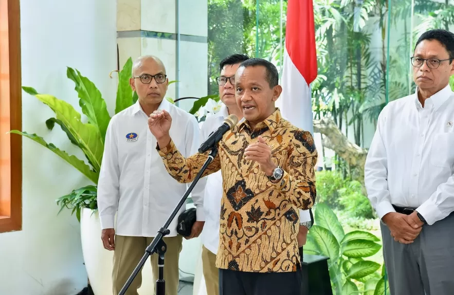 Menteri Energi dan Sumber Daya Mineral (ESDM) Bahlil Lahadalia daalm jumpa pers, Senon (4/11/2024)terkait penyaluran subsidi elpiji 3 kilogram, listrik dan BBM. (Foto: Dok. Kementerian ESDM)