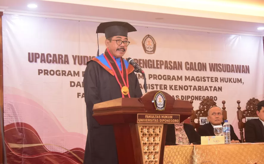 Potret Setia Untung Arimuladi pada Yudisium dan Penglepasan Wisudawan Program Studi Doktor Hukum, Magister Hukum, dan Magister Kenotariatan, di Undip, Semarang, Selasa (5/11/2024).  (Foto: Dok. Undip)