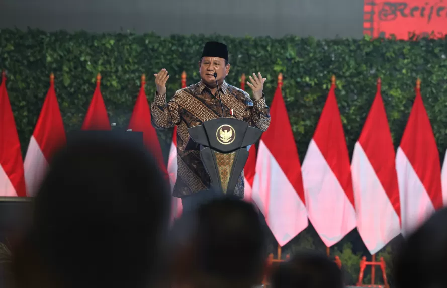 Potret Presiden Prabowo saat memberikan arahan pada Rakornas Pemerintah Pusat dan Daerah di SICC, Bogor, Jawa Barat, Kamis (7/11/2024). (Foto: Tim Prabowo)