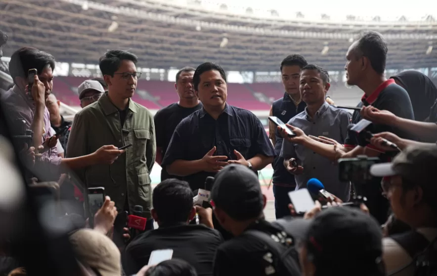 Potret Ketua Umu PSSI Erick Thohir saat wawancara dengan awak media, di SUGBK Jakarta, Jumat (8/11/2024). (Foto: PSSI)