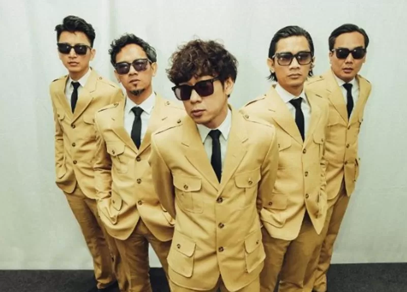 Potret Personil Band The Changcuters yang kini mempunyai aturan baru usai insiden sang vokalis, Tria jatuh pingsan saat manggung.&nbsp;  (Foto: Instagram.com/@thechangcuters)