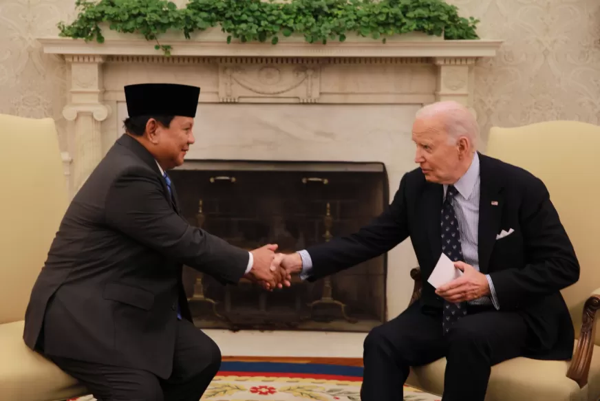 Potret Presiden Prabowo dan Presiden AS Joe Biden dalam pertemuan di Gedung Putih, Washington DC, Selasa (12/11/2024). (Foto: Tim Prabowo)