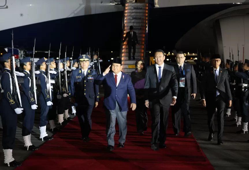 Presiden Prabowo Subianto tiba di Pangkalan Militer Angkatan Udara Grupo 8 Alar, Bandara Internasional Jorge Chavez, Lima, Peru, Rabu (13/11/2024).  (Foto: Tim Prabowo)