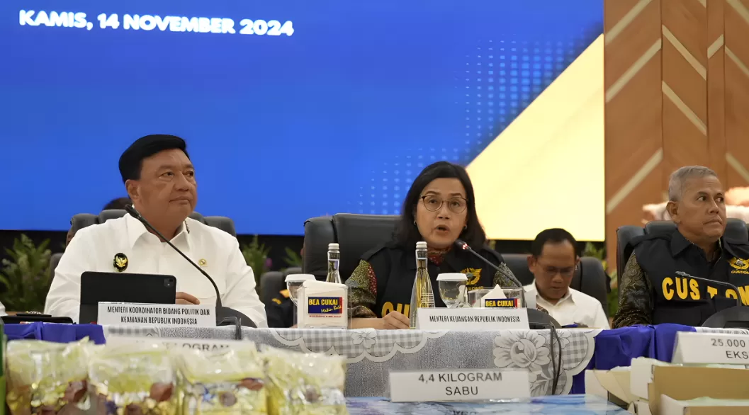 Menkeu Sri Mulyani dalam konferensi pers Hasil Penindakan Desk Pencegahan dan Pemberantasan Penyelundupan di Bidang Kepabeanan dan Cukai, Jakarta, Kamis (14/11/2024). (Foto: Dok. Kemenkeu)