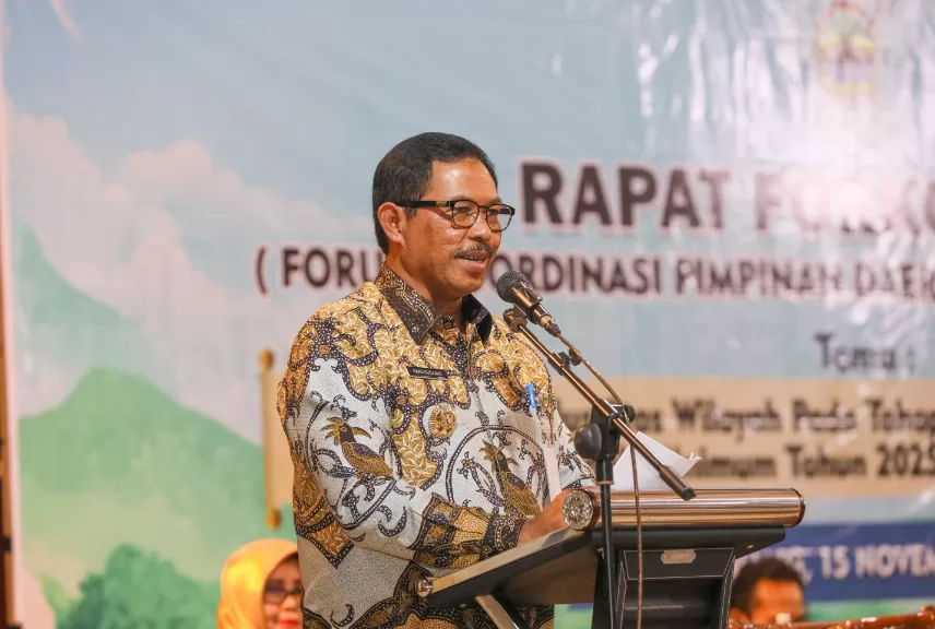 Potret Pj Gubernur Jateng Nana Sudjana pada rapat Forkopimda terkait tahapan Pilkada Serentak 2024. (Foto: Humas Pemprov Jateng)