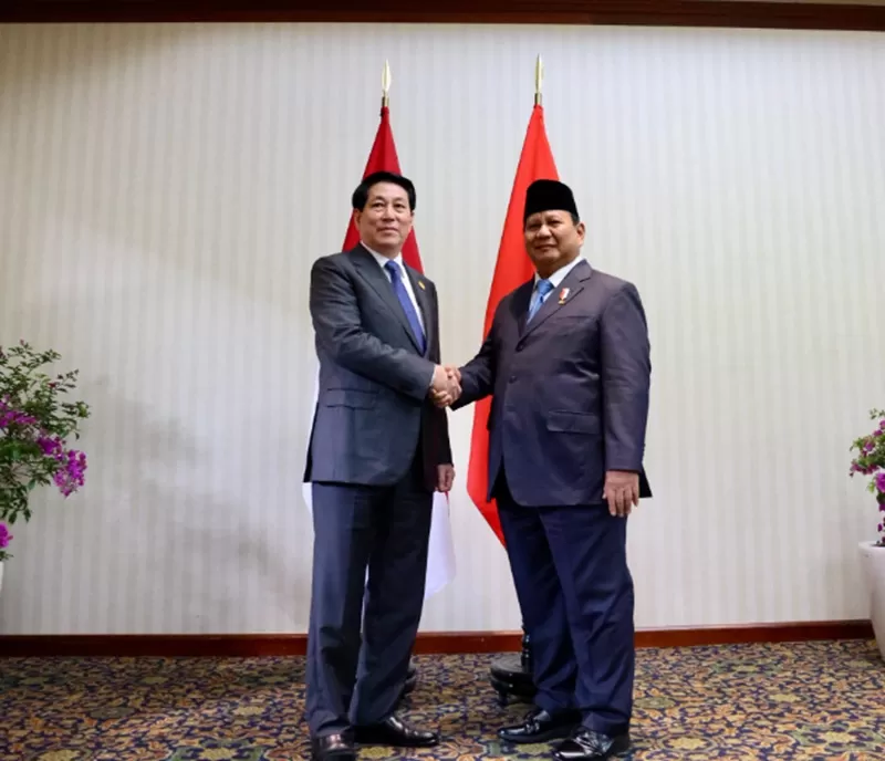 Potret Presiden Prabowo Subianto dengan Presiden Vietnam Jenderal Luong Cuong pada pertemuan disela-sela KTT APEC 2024 di Peru. (Foto: Tim Prabowo)