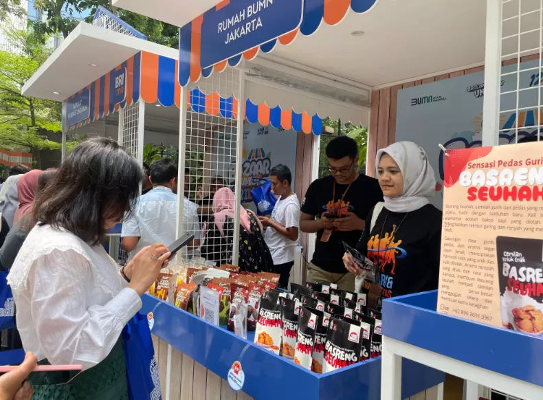 Potret Rumah BUMN Jakarta binaan BRI hadir dengan produknya di Bazar UMKM BRILiaN yang berlangsung di Area Taman BRI, Jakarta, Jumat (15/11/2024). (Foto: Dok. BRI)