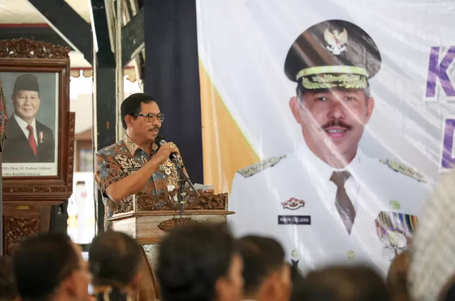 Potret Pj Gubernur Jateng Nana Sudjana di Pendopo Kabupaten Purworejo, Kamis (21/11/2024). (Foto: Humas Pemprov Jateng)