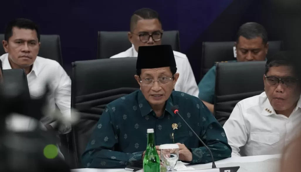 Potret Menag Nasaruddin Umar pada ratas tingkat menteri terkait judi online dan keamanan siber serta perlindungan data di Kantor Kementerian Komdigi, Jakarta, Kamis (21/11/2024). (Foto: Dok. Kemenag)