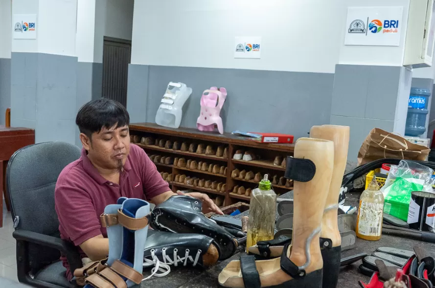 BRI Peduli salurkan bantuan kepada Yayasan Pembinaan Anak Cacat (YPAC) Jakarta, Senin (18/11/2024). (Foto: Dok. BRI)