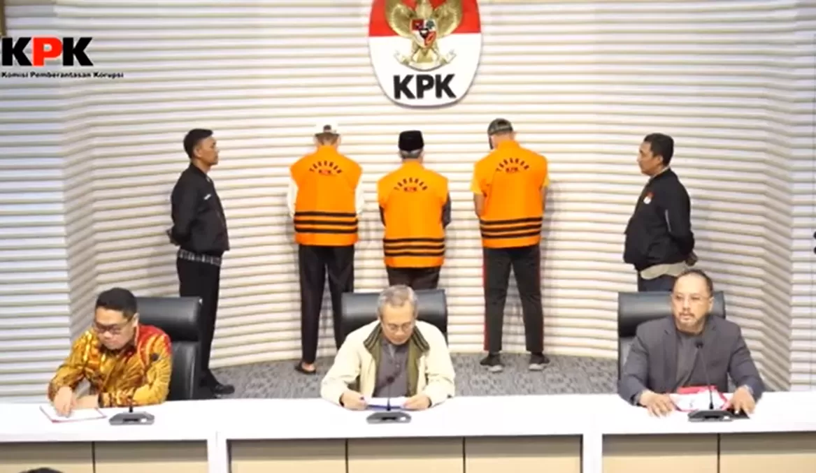 KPK rilis penetapan tersangka Gubernur Bengkulu Rohidin Mersyah  dalam kasus pemerasan dan gratifikasi di lingkungan Pemerintahan Provinsi Bengkulu, Minggu (24/11/2024) malam. (Foto: YouTube KPK)