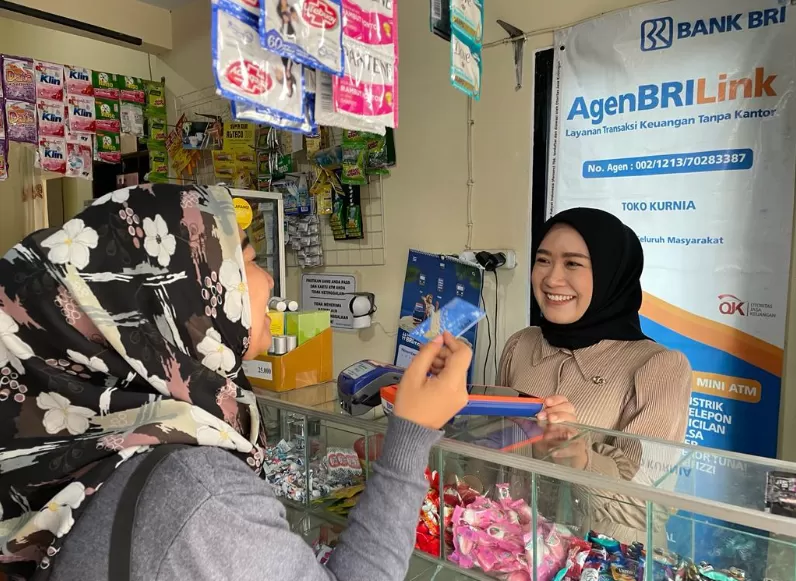 AgenBRILink di wilayah transmigrasi Merauke, Papua Selatan, berhasil meningkatkan ekonomi masyarakat lokal. (Foto: Dok. BRI)