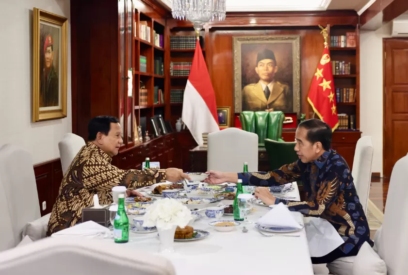 Potret Presiden  ke-8 RI Prabowo Subianto bersama Presiden ke-7 RI Joko Widodo di rumah Kertanegara, Jumat (6/12/2024) malam. (Foto: Tim Media Prabowo)