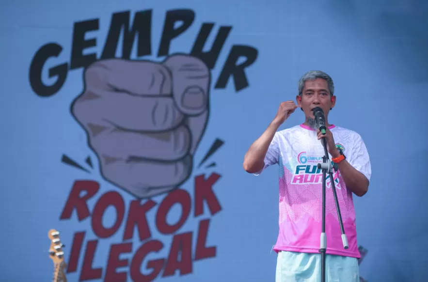 Potret Sekda Jateng Sumarno di acara giat Fun Run 6K, Minggu (812/2024) dalam rangka kampanye pemberantasan rokok ilegal. (Foto: Humas Pemprov Jateng)