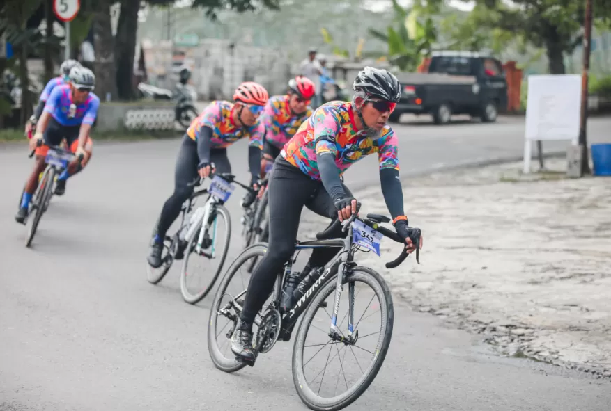 Potret peserta Bank Jateng Tour de Borobudur (TDB) XXIV 2024 pada Sabtu (7/12/2204). (Foto: Humas Pemprov Jateng)